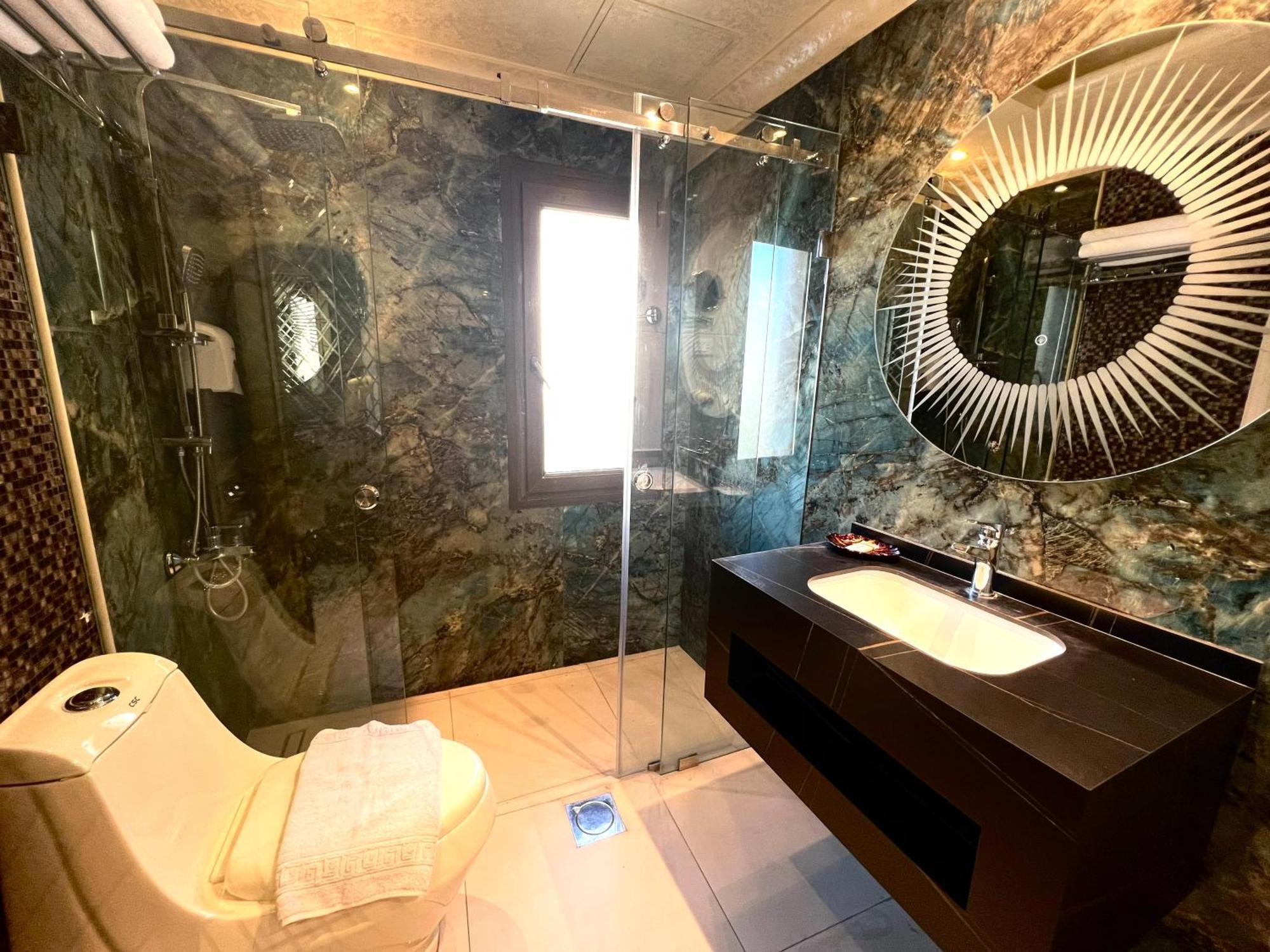 Q Hotel Beirut Esterno foto